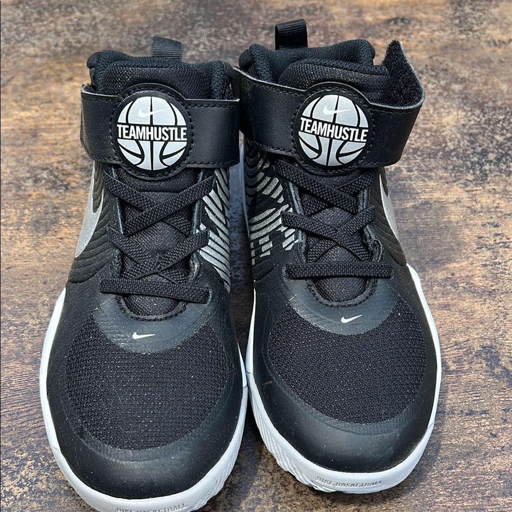 Nike Team Hustle Kids' Black Shoes